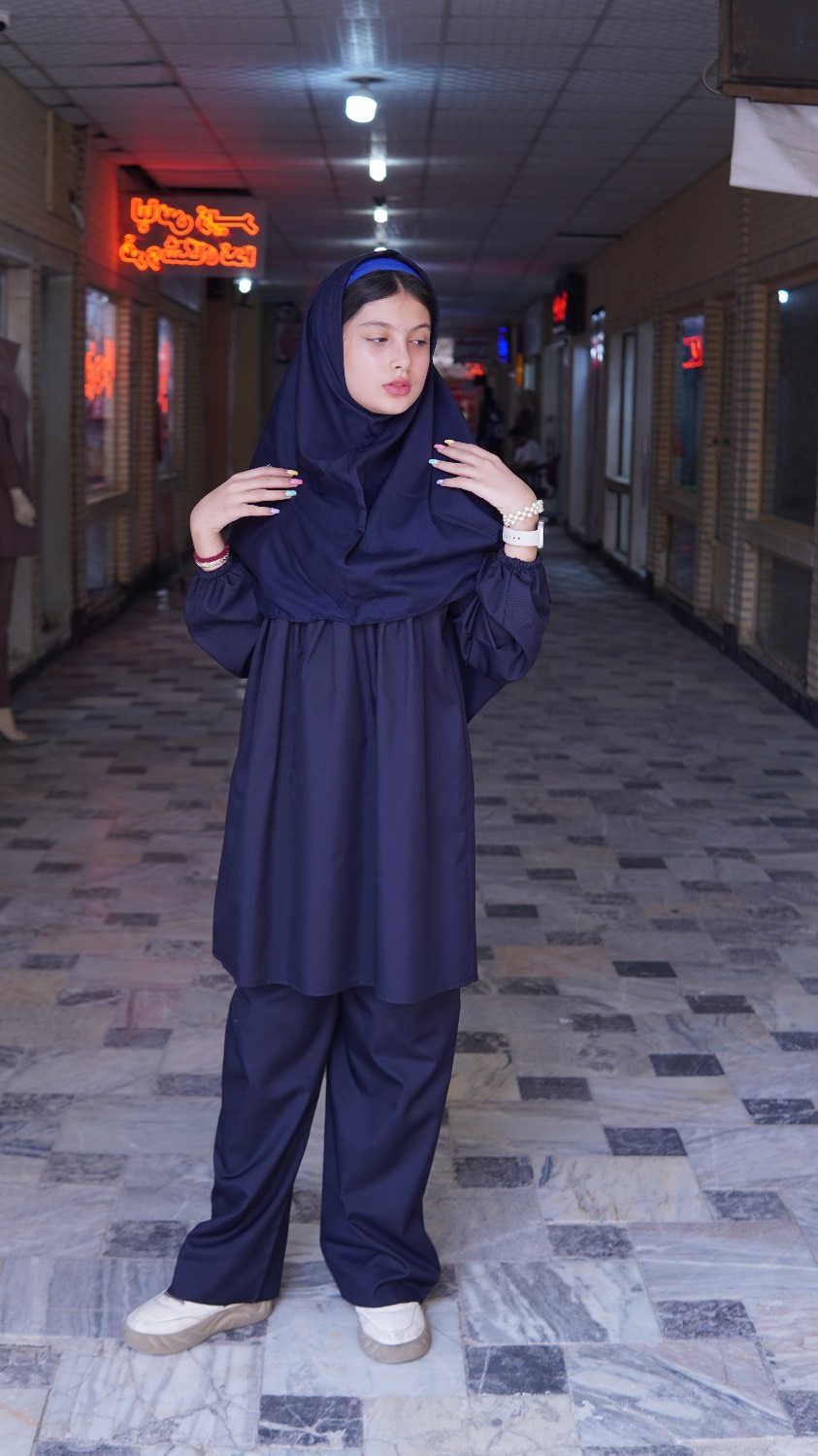 مانتو چین دار با شلوار بگ دبیرستان